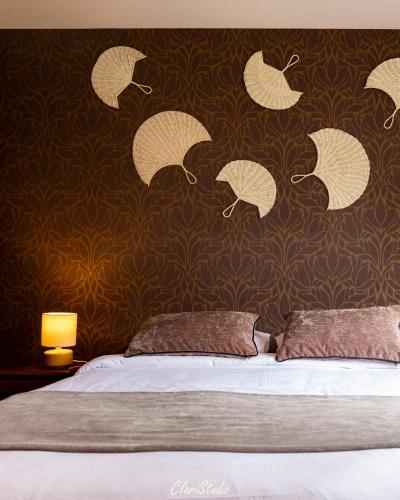 Ένα ή περισσότερα κρεβάτια σε δωμάτιο στο Logis Hotel La Bergerie Hôtel 3 étoiles Restaurant savoureux