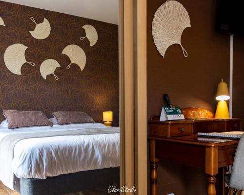 Ένα ή περισσότερα κρεβάτια σε δωμάτιο στο Logis Hotel La Bergerie Hôtel 3 étoiles Restaurant savoureux