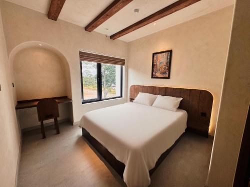 Ένα ή περισσότερα κρεβάτια σε δωμάτιο στο Chimney hotel Mang Den