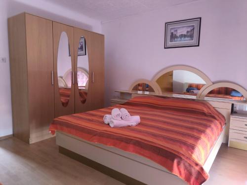 a bedroom with a bed with two towels on it at Apartments Opsenica Barbat in Barbat na Rabu