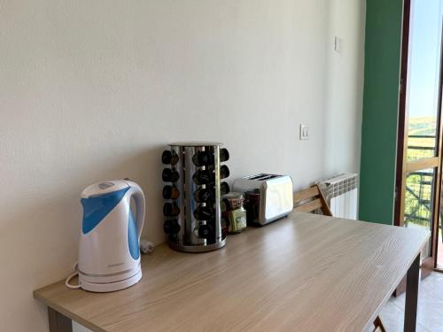 a wooden table with a blender on top of it at Torrenieri House in Torrenieri
