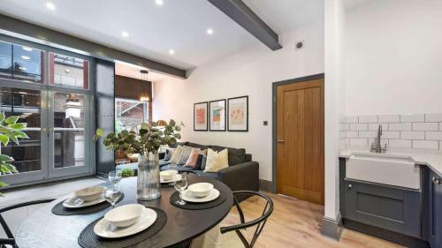 Free Parking, Liverpool City Escape, Sleeps 6 photo 10