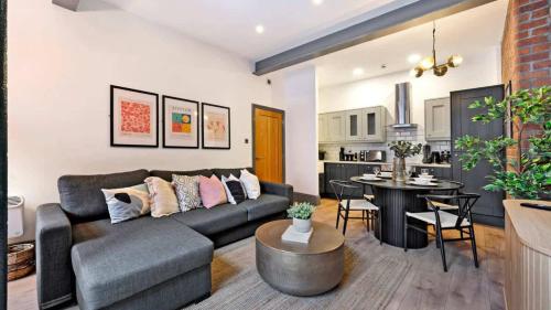 Free Parking, Liverpool City Escape, Sleeps 6 photo 3