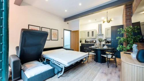 Free Parking, Liverpool City Escape, Sleeps 6 photo 17