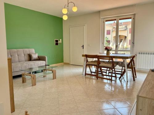 a living room with a table and a couch at Torrenieri House in Torrenieri