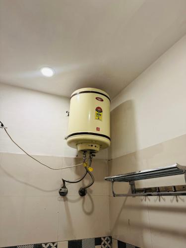 a water tank on the wall of a room at Hotel tree inn in Zirakpur