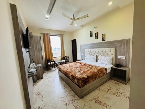 a bedroom with a large bed and a television at Hotel tree inn in Zirakpur