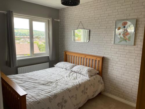 Postel nebo postele na pokoji v ubytování Smart Modern Homely 2 bedroom house