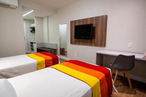 Katil atau katil-katil dalam bilik di Hotel Praia Centro