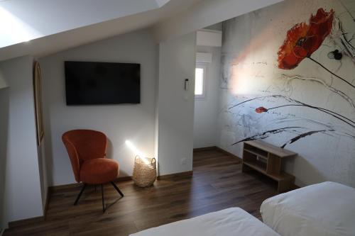 Μια τηλεόραση ή/και κέντρο ψυχαγωγίας στο Logement en lisière de forêt