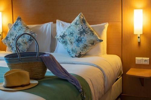 Cama o camas de una habitación en Hôtel La Perle de Mogador