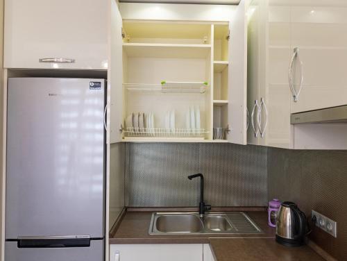 Η κουζίνα ή μικρή κουζίνα στο Sky House VENETIA Exclusive Apartments