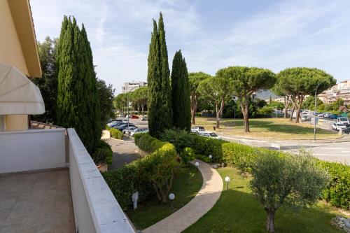 Giardino di Residence Il Boschetto - Villa Con Piscina