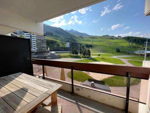 Appartement rénové 3 pièces pour 6 pers, balcon, 2 sdb, proche ascenseur, skis, qualité 4 flocons - FR-1-452-203