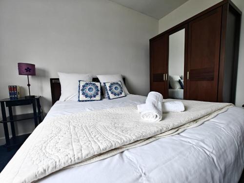 Cama o camas de una habitación en La Clé des Champs, douce et raffinée