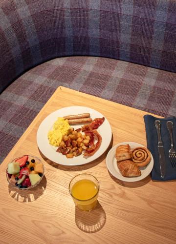 Comida en o cerca de este hotel