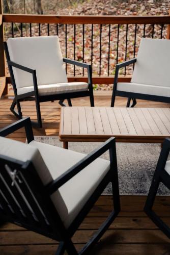 Χώρος καθιστικού στο Memories at Hillside A Modern Cabin Hocking Hills