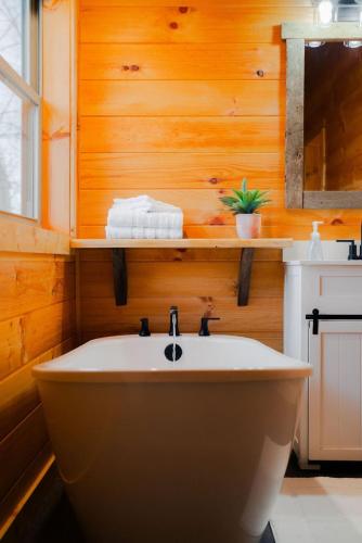 Φωτογραφία από το άλμπουμ του Memories at Hillside A Modern Cabin Hocking Hills σε Stella