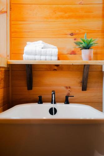 Ένα μπάνιο στο Memories at Hillside A Modern Cabin Hocking Hills