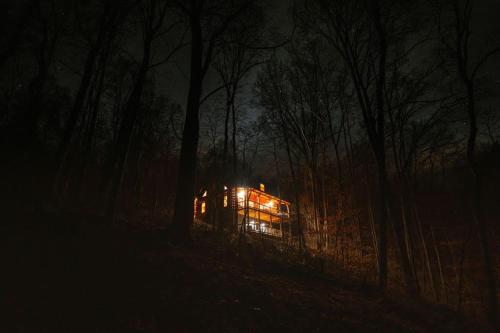 Φωτογραφία από το άλμπουμ του Memories at Hillside A Modern Cabin Hocking Hills σε Stella