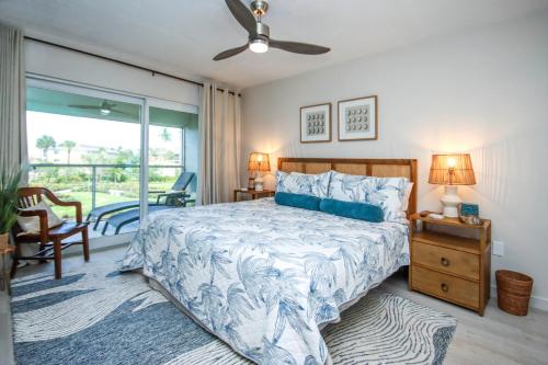 Ένα ή περισσότερα κρεβάτια σε δωμάτιο στο Sanibel Inn 513 Gulf View Condo