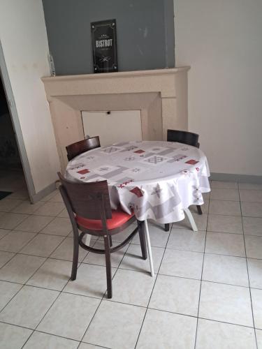 Gallery image of Petite maison de bourg in Maillé