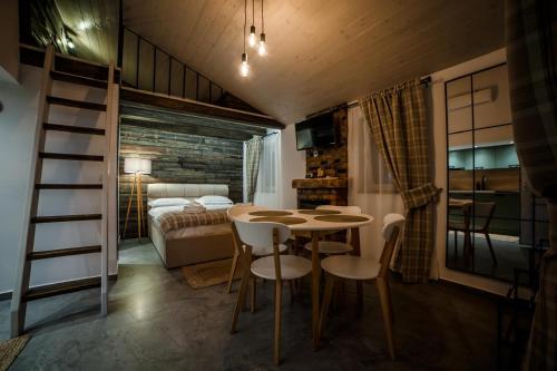 a small room with a table and chairs and a bed at D&D Bucovina in Câmpulung Moldovenesc