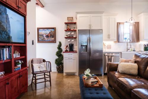 Η κουζίνα ή μικρή κουζίνα στο Dog-Friendly Texas Ranch with Patio, Horses On-Site