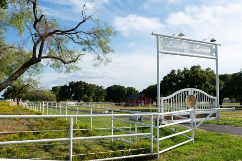 Φωτογραφία από το άλμπουμ του Dog-Friendly Texas Ranch with Patio, Horses On-Site σε Aubrey