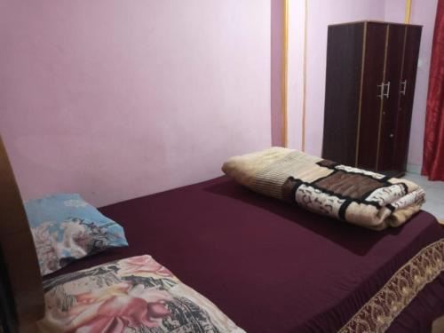 a bed with a pillow sitting on top of it at Giza Pyramids Hotel in Cairo