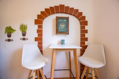 two white chairs and a table in a room at Steinmetz-Haus in Mariazell