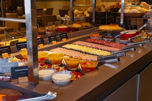 Comida en o cerca de este hotel