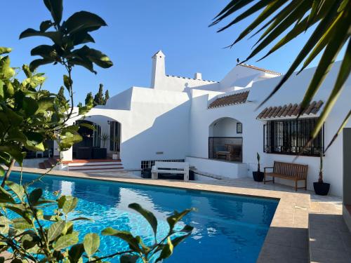 Villa de los Osos - 3min Walk To The Beach & Club De Golf Playa Serena, Entire House, Chalet With XXL Private Pool & Gym
