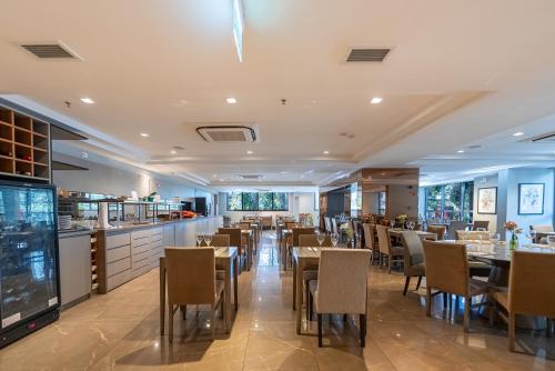 Un restaurante o sitio para comer en Hotel Laghetto Stilo Higienópolis