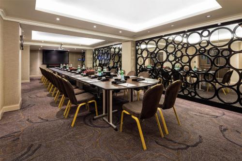 El área de trabajo o centro de convenciones de Radisson Blu Hotel, London South Kensington