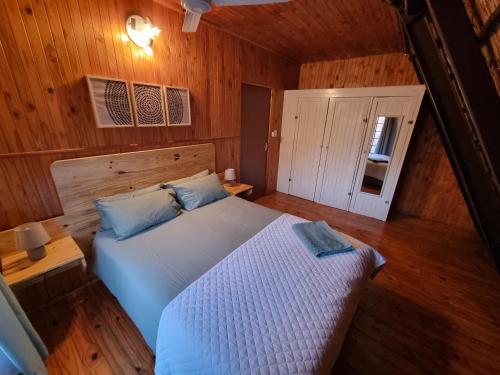 an overhead view of a bedroom with a bed at Ratel Retreat in Marloth Park