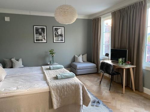 a bedroom with a bed and a desk with a chair at The Green House in Norrtälje