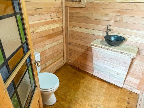 Ένα μπάνιο στο Bonanza Glamp Nature Experience