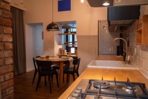 Steponas Old Town Studio tesisinde mutfak veya mini mutfak