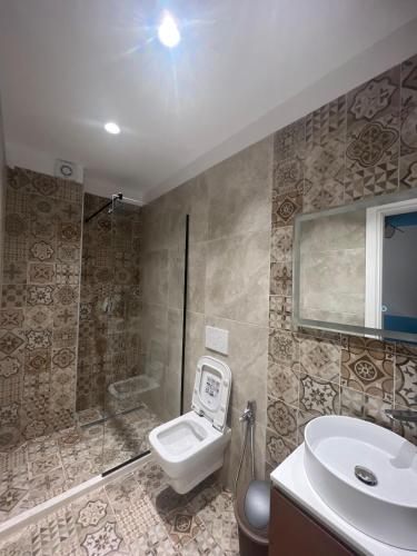 Salle de bains dans l'établissement Xha Llukani