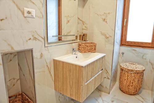 a bathroom with a sink and a mirror at Casa Barlotti Residenza di Campagna in Paestum