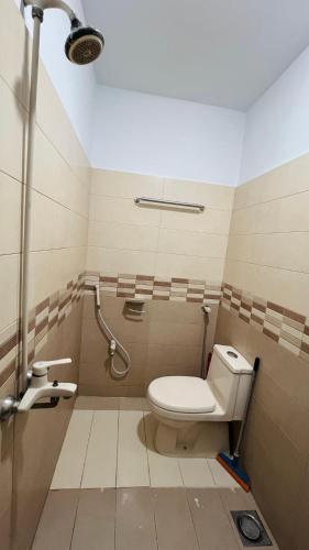 a bathroom with a toilet and a shower at Karachi Inn in Karachi