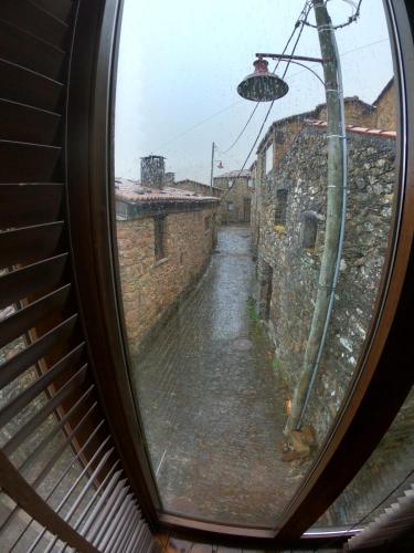 a mirror reflection of a rainy street in a building at Casa de Gondramaz - Galeria com Vista Serra in Miranda do Corvo