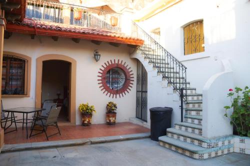 a stairway in a house with a table and chairs at Casa de Alicia Departamento Yagul in Oaxaca City