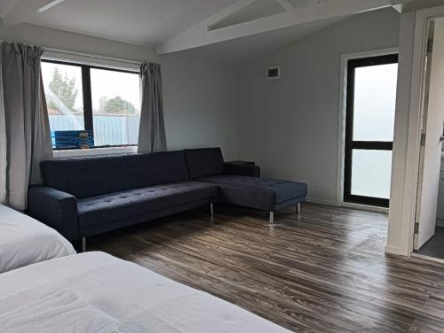 Χώρος καθιστικού στο 6 Double Beds including 2 Sofa Bed Studio