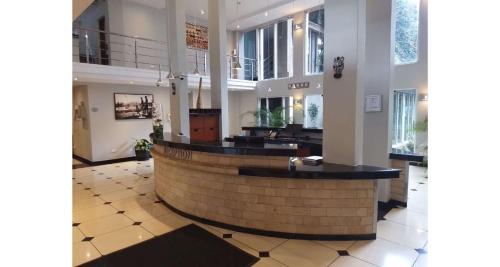 a large lobby with a large tub in the middle at Best Western Nairobi Upper Hill in Nairobi