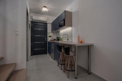 Η κουζίνα ή μικρή κουζίνα στο Koralli Luxury Suites