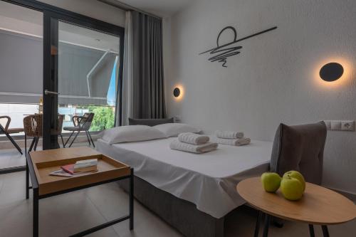 Ένα ή περισσότερα κρεβάτια σε δωμάτιο στο Koralli Luxury Suites