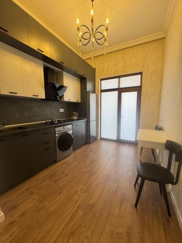 a kitchen with a table and a chair in a room at Boulevard Sumgait in Sumqayyt