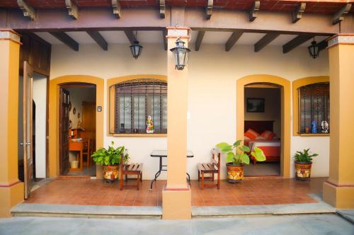 a patio of a house with a table and chairs at Casa de Alicia Habitación Mitla in Oaxaca City